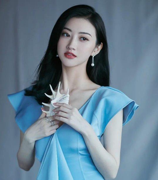 景甜算不算北影最美校花?看看她和刘亦菲的合照就有答案了