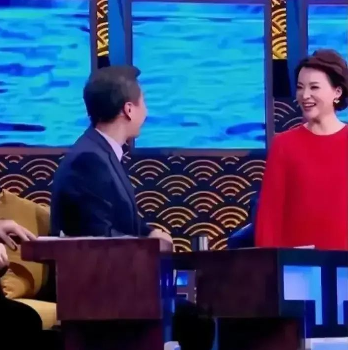 才子配佳人!央视主持人董卿和康震传来最新消息,网友:好般配