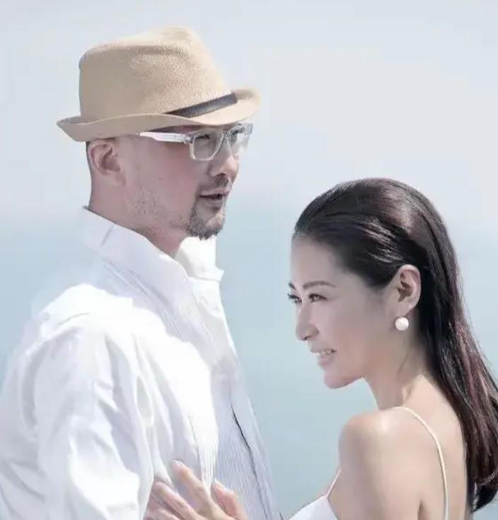 看到梁静陪女儿参加走秀后,才懂马伊琍当年的精明,林心如说对了