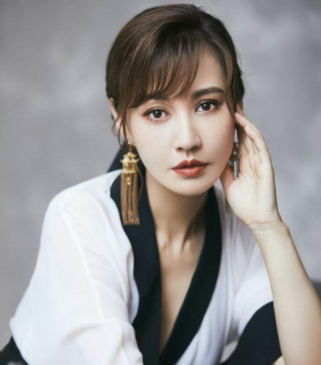 网友评选内娱最干净10位女星:李宇春第3.谭松韵第9.刘亦菲未上榜