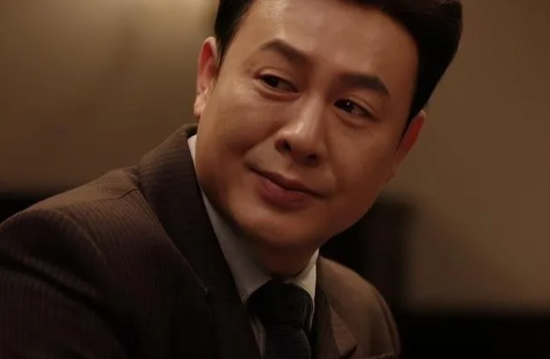 演技一般，演啥都一样的5明星，却被捧成老戏骨，不尴尬吗？