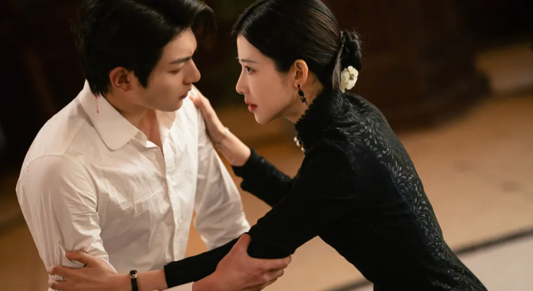 腾讯视频全网独播！新悬疑爱情剧来袭《雨林爱发生》定档12月29日，首播6集