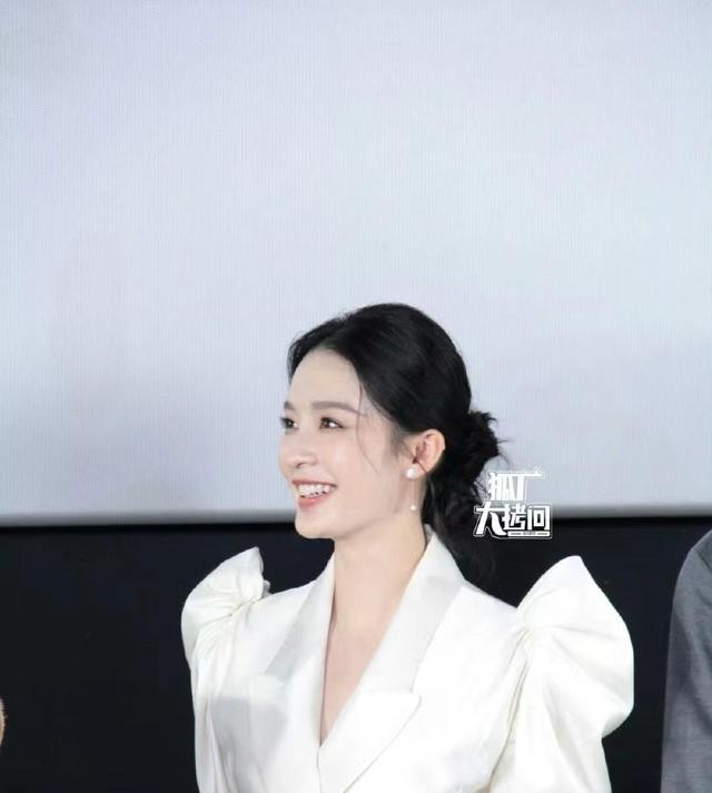 《七夜雪》路演，当女主和男二CP太强时，男主在旁边略显尴尬