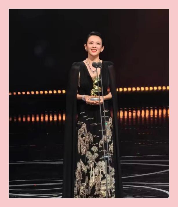 上海这一夜,众星盛装出席,缺席的赵丽颖,却已走上了另一条大道