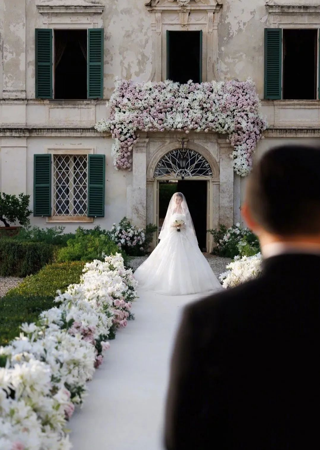 官宣结婚！她真的是天生豪门命吗？