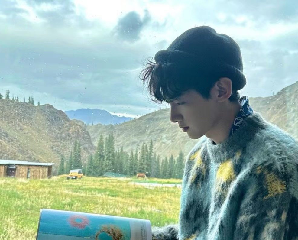 春晚|白敬亭宋轶参加春晚,众星云集,春晚舞台璀璨夜,星光熠熠共辉煌