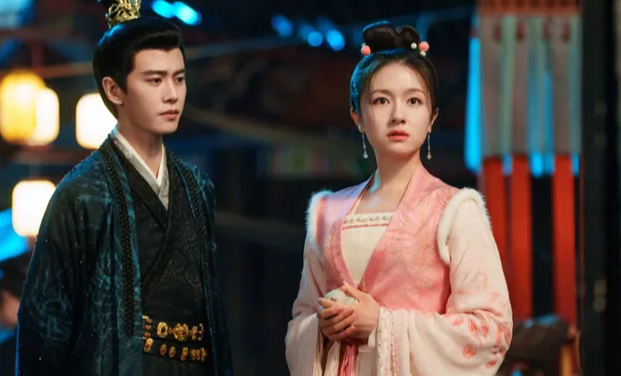 任嘉伦昏倒剧情成笑柄？《流水迢迢》亲密戏未遂全网讨论炸裂