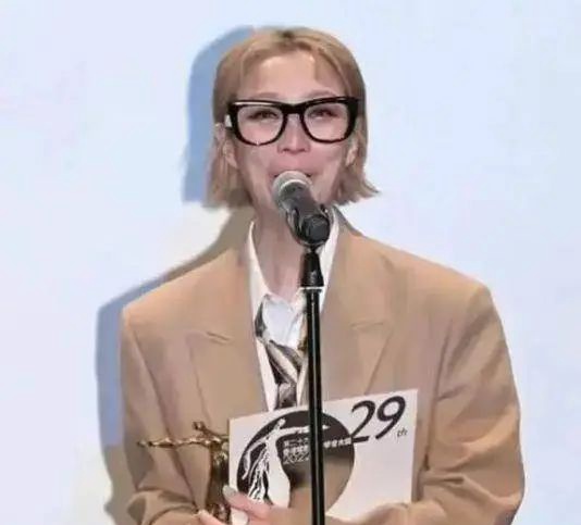 滤镜下是美女,现实中是“女鬼”!这些瘦到病态的明星,真恐怖!