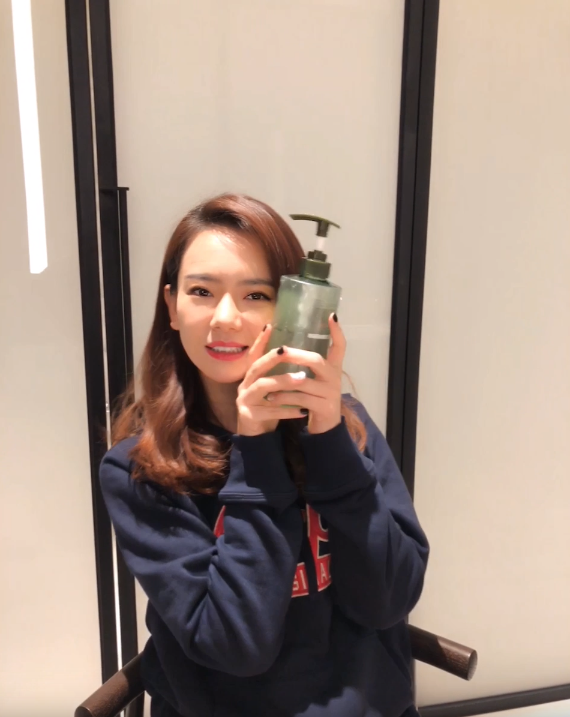 袁咏仪随手一晒的国货洗发水火了，效果贼好，网友：比欧莱雅好用