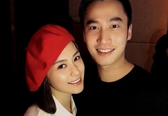 曝43岁阿娇私生活混乱！聊多个小男友，床照泄露，聊天记录也曝光