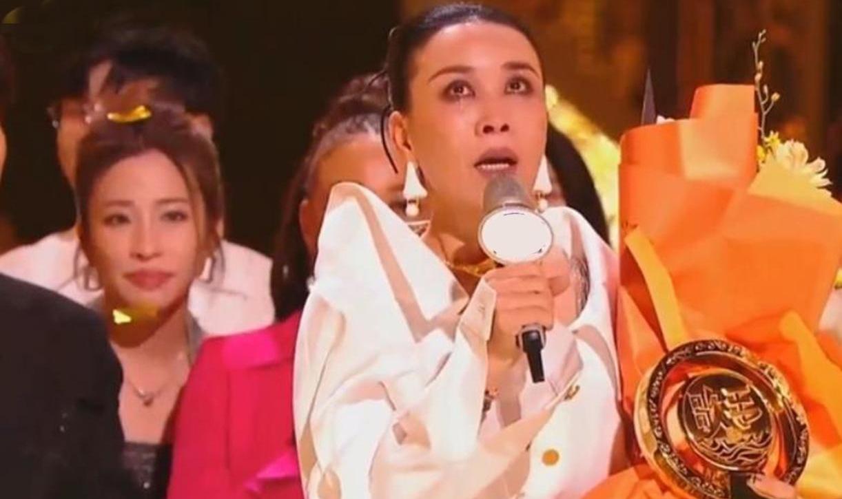 甄妮真敢说!直评那英:拿冠军自取其辱,你到底在唱啥?