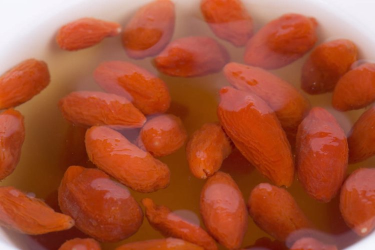 47岁男子坚持每天喝枸杞水降血糖、养肾，半年后健康情况如何？