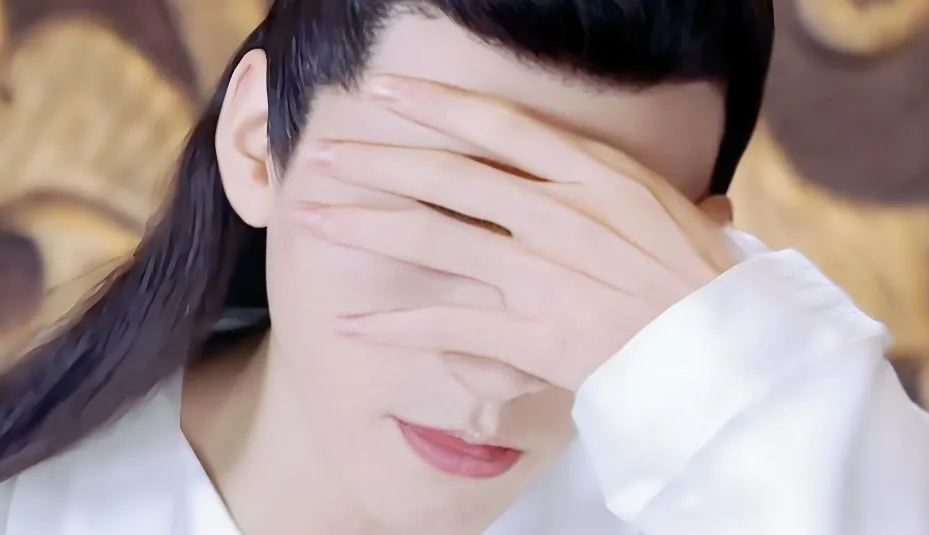 管不住手的5位内娱男星，明明拥有一张俊美小脸，却让人觉得手比脸香