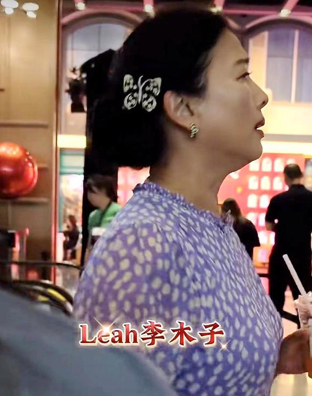 刘亦菲母亲65岁了 最新照片公开 网友对她的美丽赞叹不已