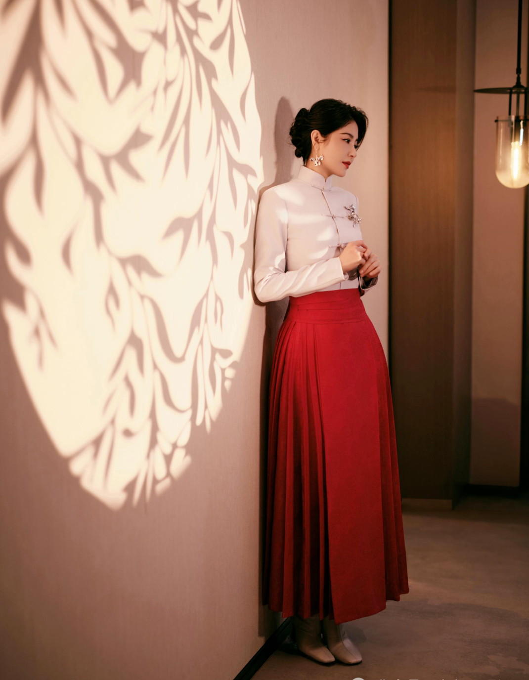 马面红裙映衬风华，优雅女神曾黎，完美演绎优雅贵气的极致魅力