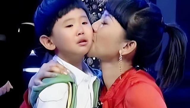 央视著名主持人和大8岁领导闪婚,婚后分居多年,她过得幸福吗?