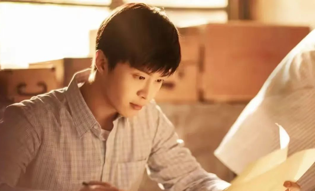 《小巷人家》吴建国猝死,吴珊珊黑化,霸占宋莹房子?恩将仇报,太可悲了