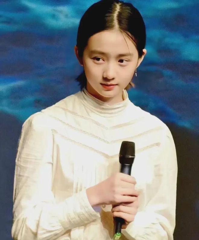 黄多多性感早熟,王诗龄炫富,只有田雨橙还保留淳朴的少女模样