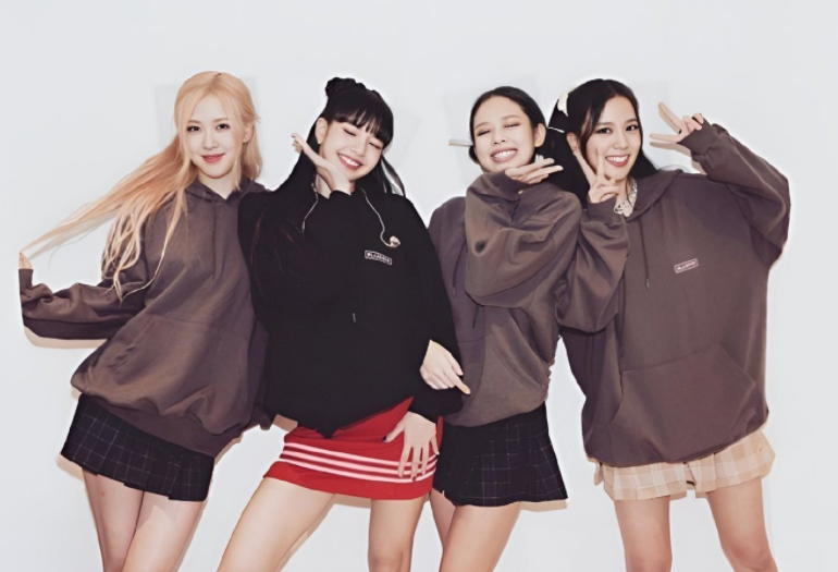 Lisa泰国庆生照曝光,离开滤镜颜值被打回原形,网友:太泰了