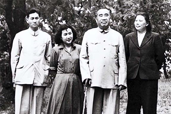 演员王伍福:一生只演朱老总,从不走穴,康克清见他后颤抖得落泪