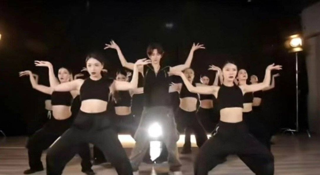 刘宇方辟谣抄袭张艺兴!粉丝却想换掉工作室?自己打起来了