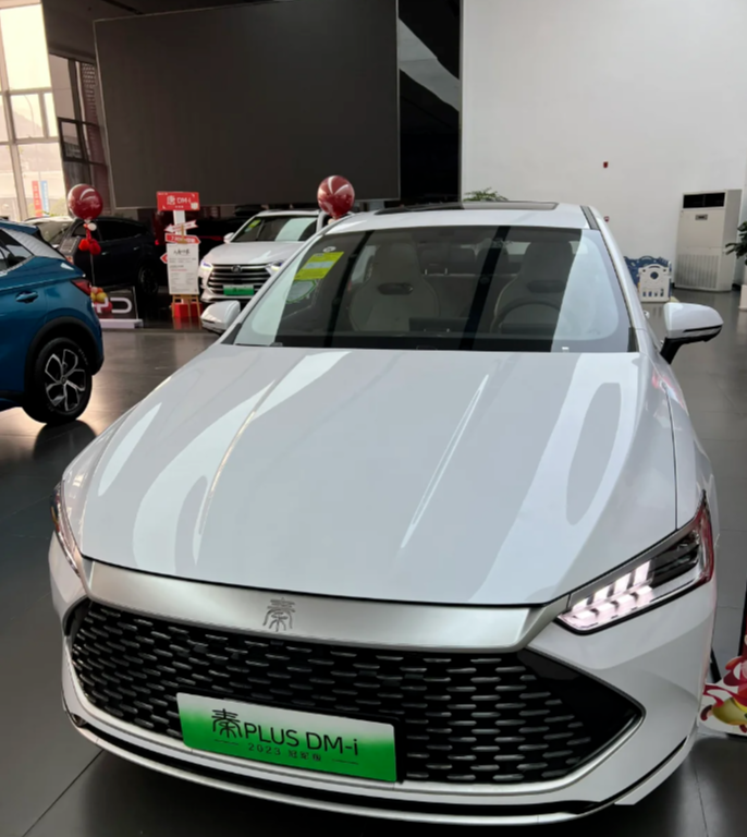 7万就能入手的省油神车，比亚迪新车来袭，续航2100公里
