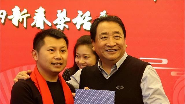 因果有轮回，苍天饶过谁！这回，何云伟终为“两面三刀”付出代价