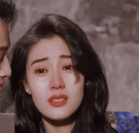 4位“脸美手丑”的明星:看脸美如花,伸手就尴尬,个个反差大