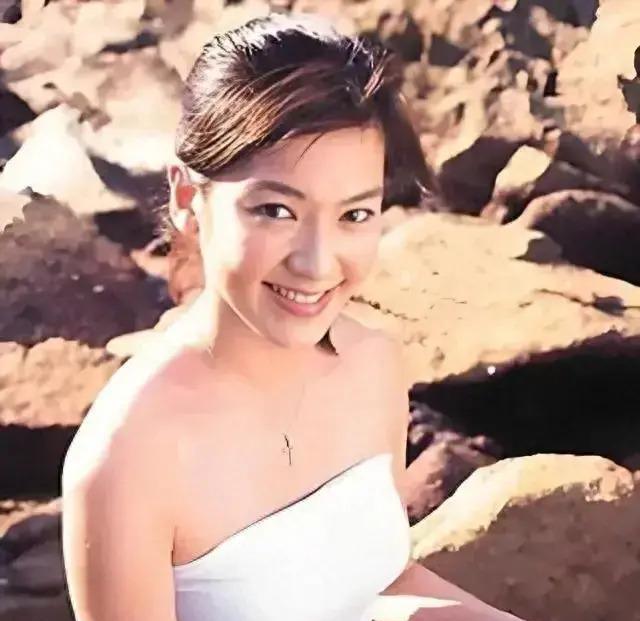 娱乐圈最渣女演员,49岁身材火辣,竟无缝衔接17个男人