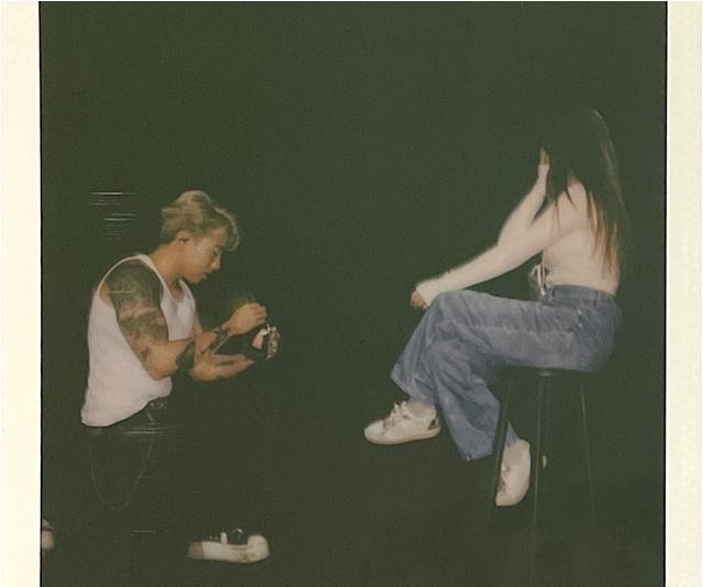 香港男星演唱会上求婚成功！拿钻戒紧张单膝下跪，女友爆哭点头