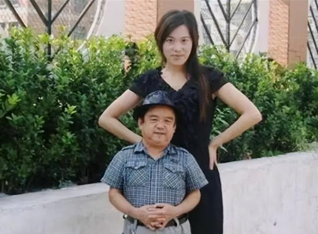 “第一矮星”陈三木:身高只有1米28,却娶过四个漂亮老婆