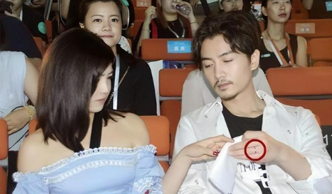 陈晓生日不见陈妍希表示，与另外女生深夜聚餐，对方曾公开表好感