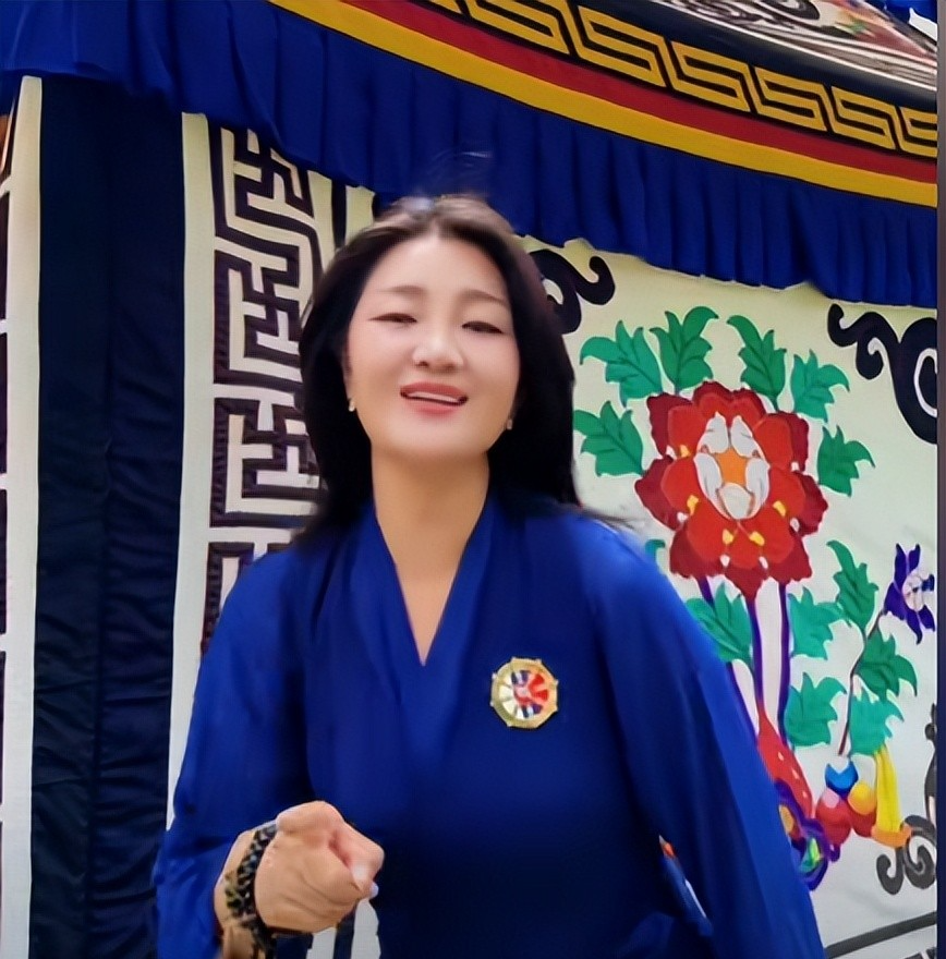 与刀郎对簿公堂42次,将西海情歌据为己有,降央卓玛已走上新道路