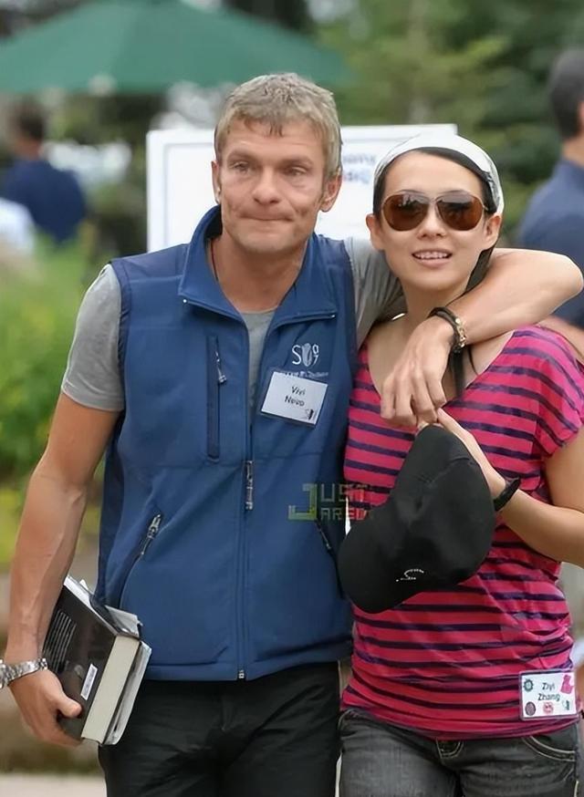 曾经跟章子怡“叠罗汉”的未婚夫Vivi, 现身默多克婚礼,瘦成植物人