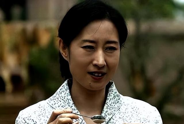 《玫瑰的故事》脱离现实?看了刘敏涛才发现,现实比电视剧更残酷