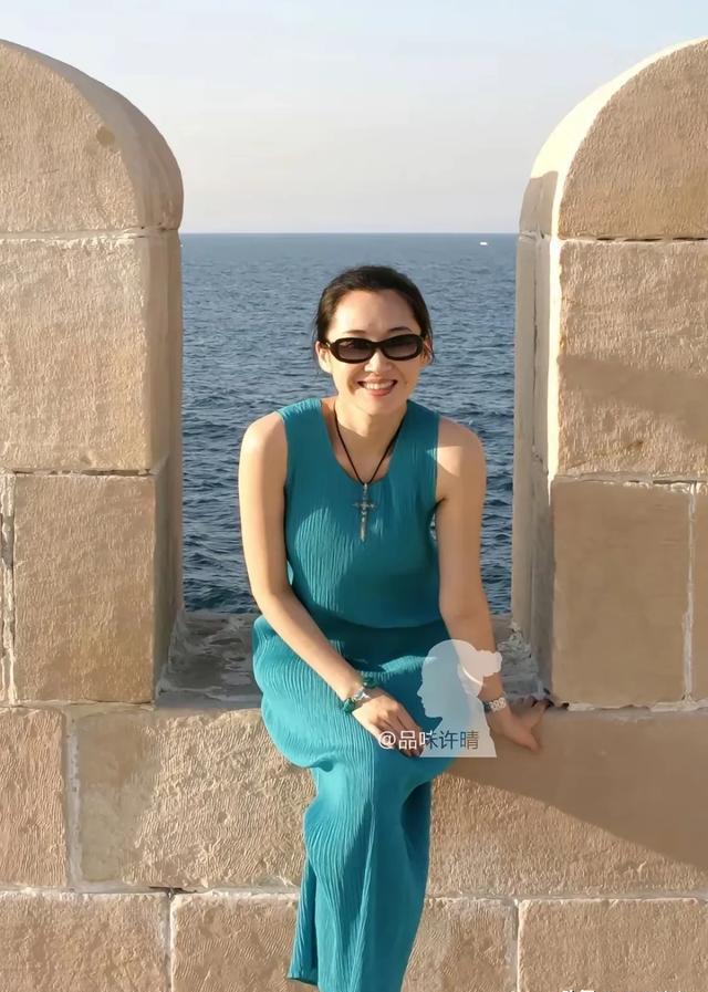 许晴豪宅内部曝光,家里堆的满满的,难怪活的像小公主