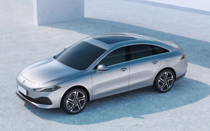 比亚迪秦L劲敌！续航2208km，8.98万，豪华中级车，破世界纪录