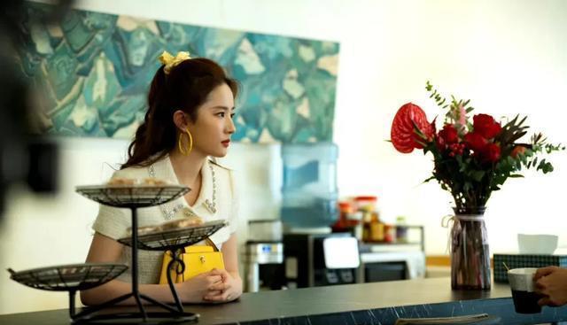 伊能静发小作文猛夸刘亦菲和黄亦玫，文笔感人，果然女人最懂女人