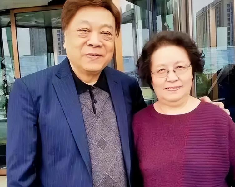 赵忠祥病逝3年，再看遗孀张美珠的选择，才知道赵忠祥有多高明