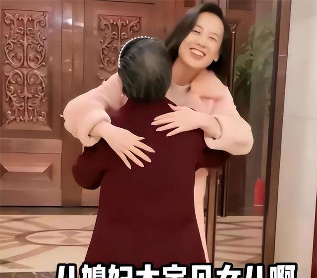 佩戴“上亿天珠”炒菜,一年两亿零花钱,她为何还是想离婚?