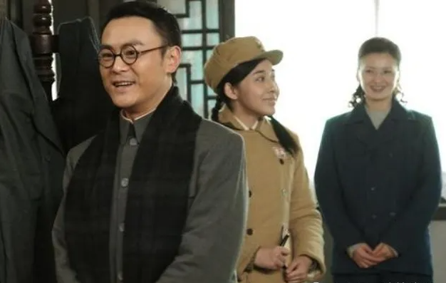 40集谍战大作,快节奏、强情节、实力派演员飙戏,这部谍战剧看得我拍案叫绝