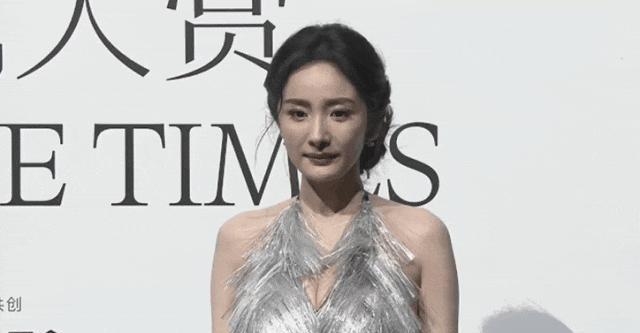 阿那亚这一夜:杨幂秀事业线,佟丽娅独有韵味,姚晨总裁范成亮点