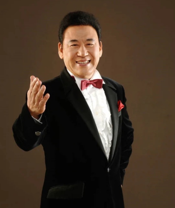 刚刚,韩国传奇歌手逝世,乐坛巨星陨落,留下不朽旋律