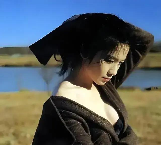 娱乐圈最渣女演员,49岁身材火辣,竟无缝衔接17个男人