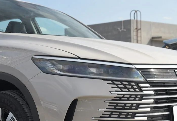 比亚迪突发降价！9万多的SUV，续航1400公里，车险也免费？