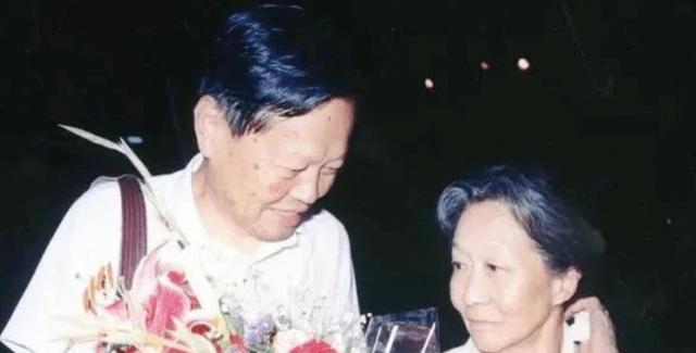 金喜善15岁女儿近照曝光，“最丑星二代”成美少女，网友集体道歉