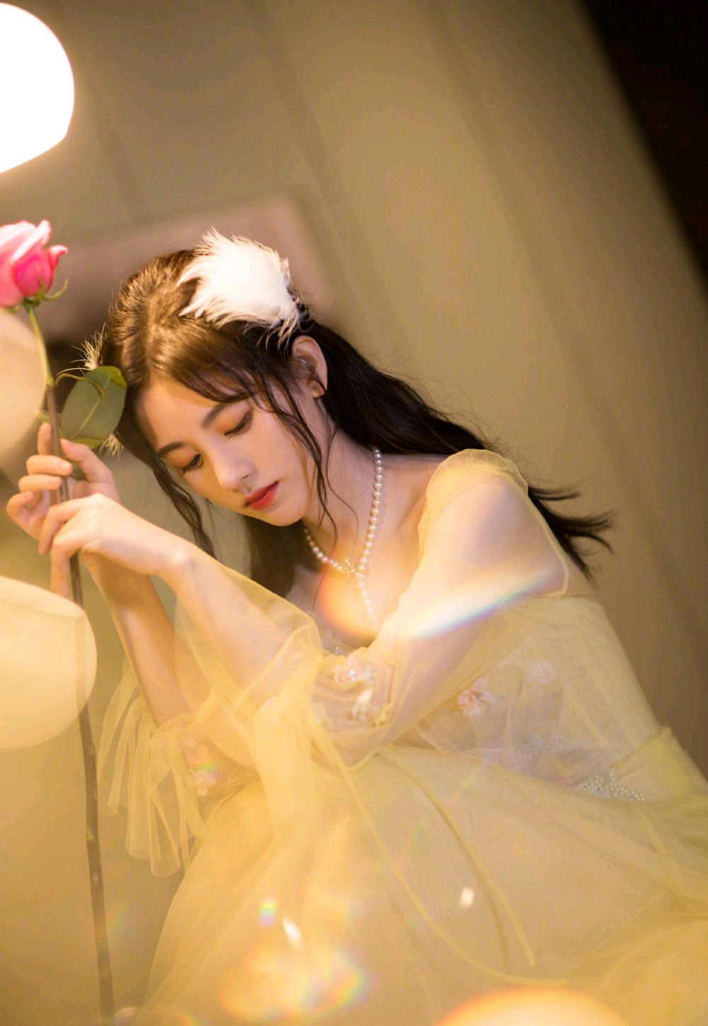 鞠婧祎8大离谱妆容:吐血不敢弄花半永久妆,守丧也要浓妆涂红唇