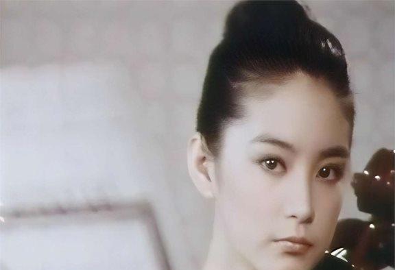 额头都不敢露就别尬吹美人了,扛得住“大光明”发型,才是真漂亮