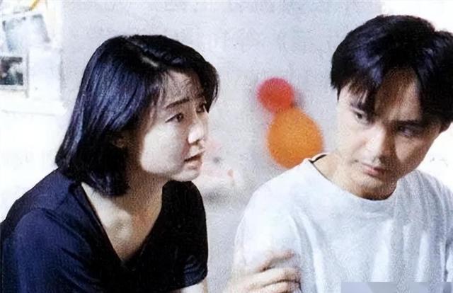 萨日娜：结婚34年只生孩子不做饭，帅气演员丈夫把她宠成宝