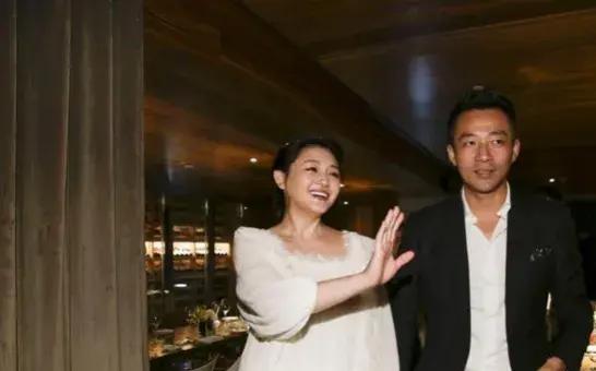 大S出手了！强制拍卖汪小菲1680万跑车，车内长霉斑，细节图曝光